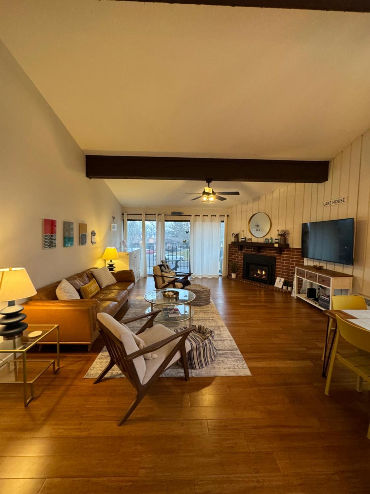 Newly Remodeled Mid-Century Modern Lake Condo Lake Geneva Exterior photo
